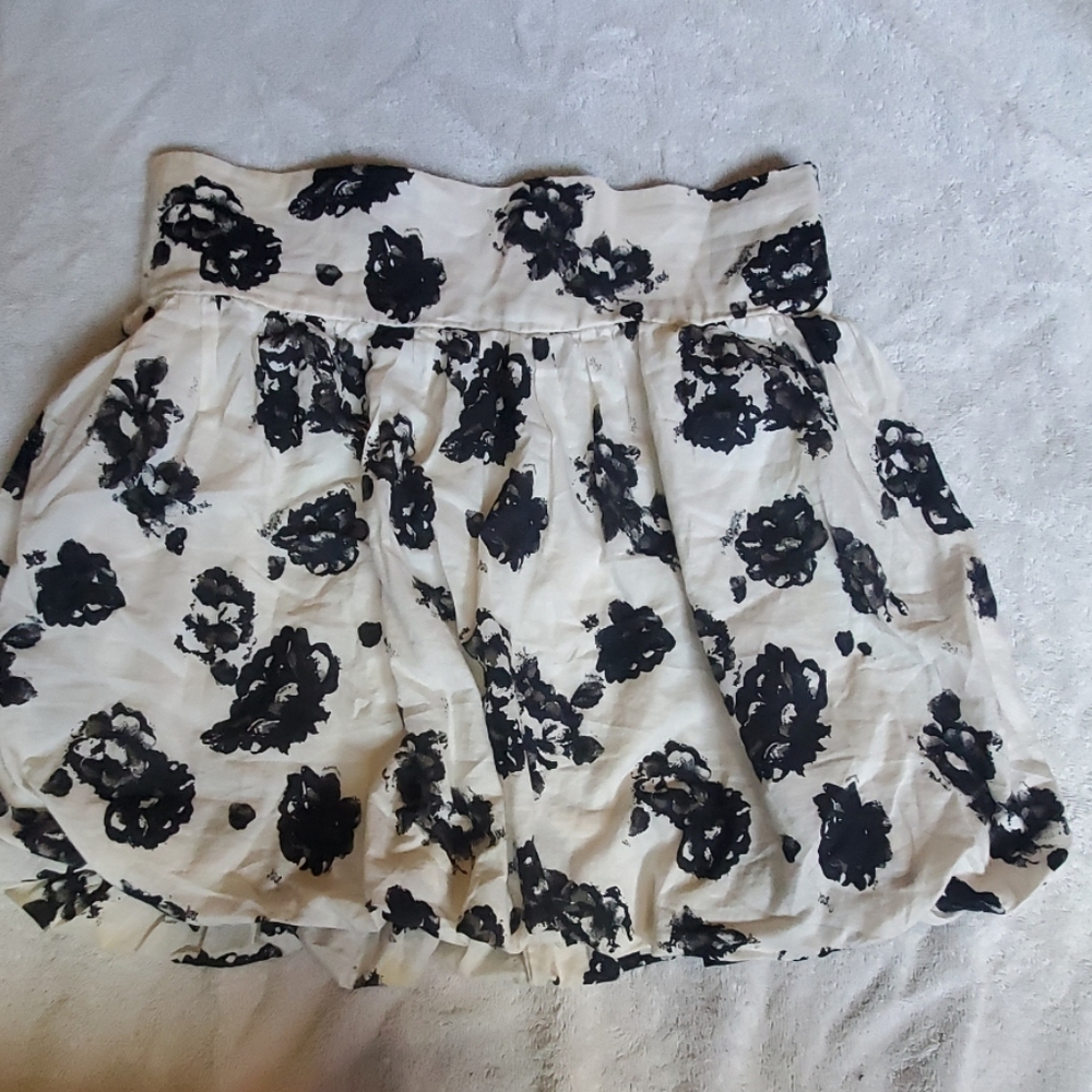 Juniors White Floral Skirt